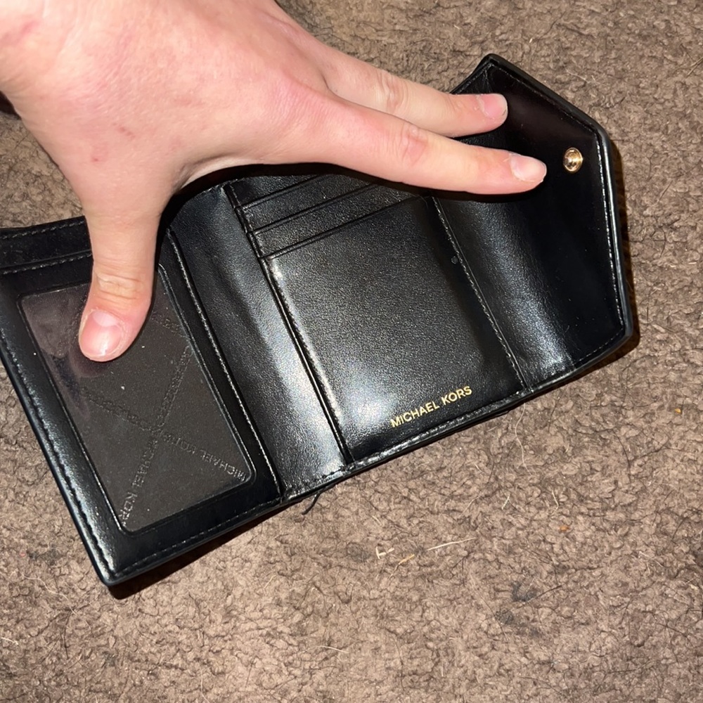 Michale Kors Wallet! - Picture 4 of 4